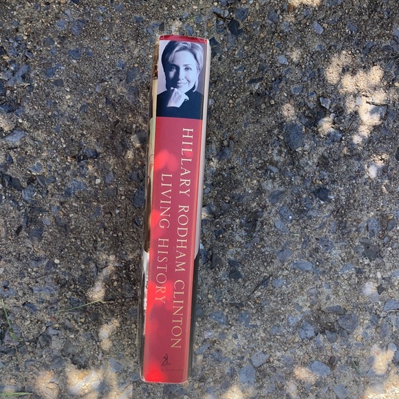 “Living history Hillary Rodham Clinton” hardback - Picture 8 of 14